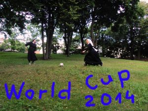 Pasaulio futbolo čempionatas vienuolyne :)